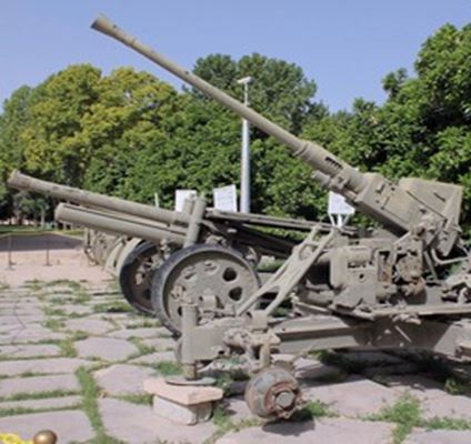 موزه‌های باغ عفیف‌آباد، نمایشگاه تجهیزات نظامی ارزشمند ایران