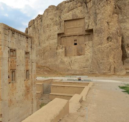 آرامگاه داریوش اول و کتیبه‌های 2500 ساله آن