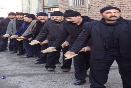 تخته‌زنی، شیوه عزاداری خاص مردم روستای فیروزسالار در تاسوعای حسینی