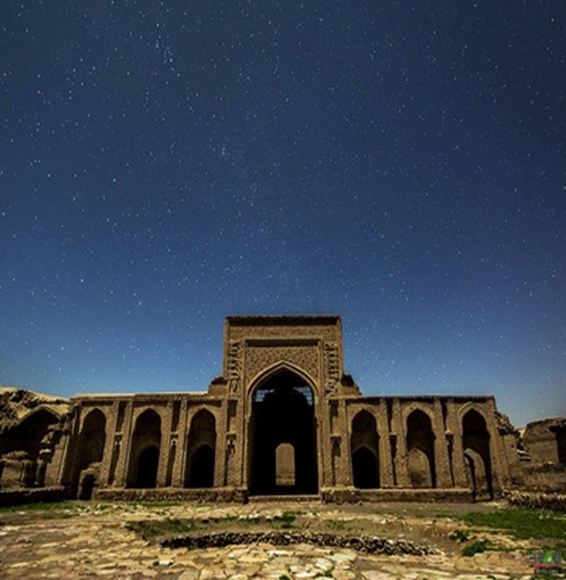 رباط شرف، جلوه‌گاه تزئینات معماری ایرانی در بنایی منفرد و دور از آبادی
