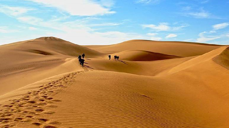 ابوزیدآباد، معماری منحصر به فرد و کویر دیدنی سیازگه