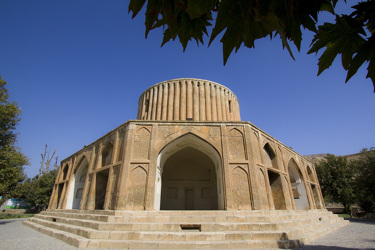 کاخ خورشید کلات، عمارتی ستودنی و بی‌نظیر