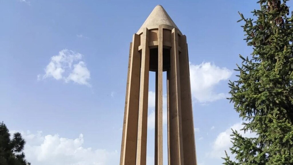 آرامگاه ابن سینا، مدفن دانشمند بزرگ ایرانی
