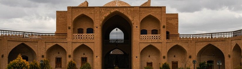 کاروانسرای کوهپایه، بنایی سنتی که به اقامتگاهی مجلل تبدیل شده است