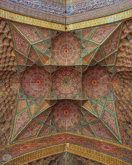 مسجد نصیرالملک شیراز: نور و رنگ در شهر شعر