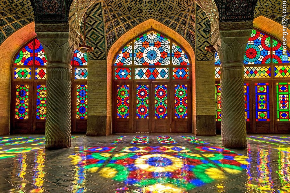 مسجد نصیرالملک شیراز: نور و رنگ در شهر شعر