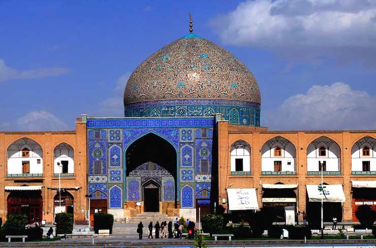 گنبد در معماری ایران: آسمانِ زمینی؛ از سازه تا معنا