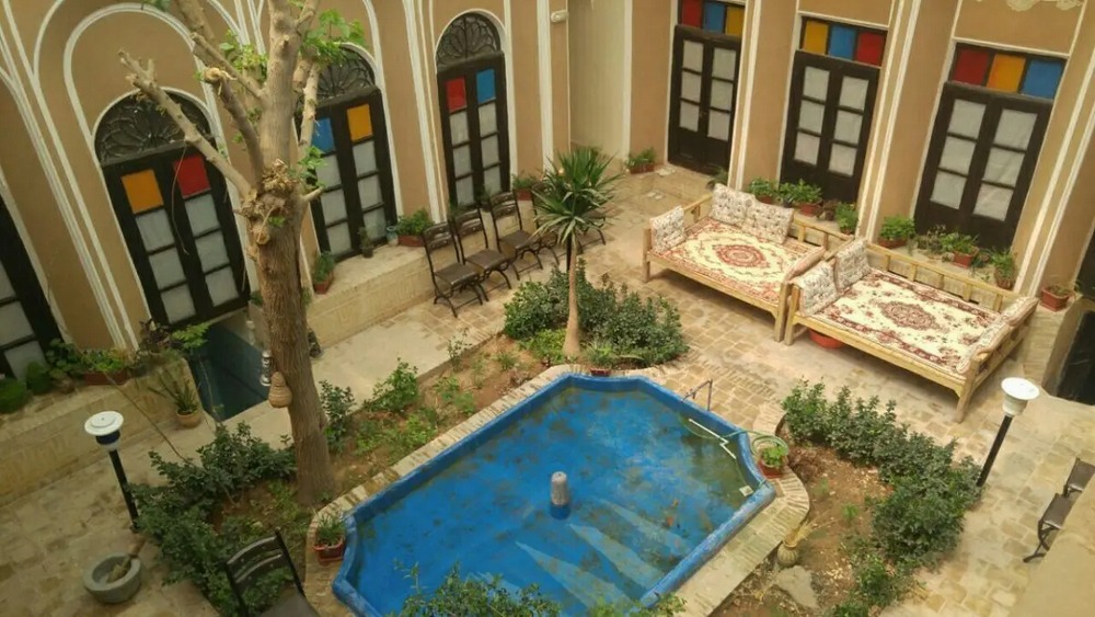 حیاط-کوچک-خانه