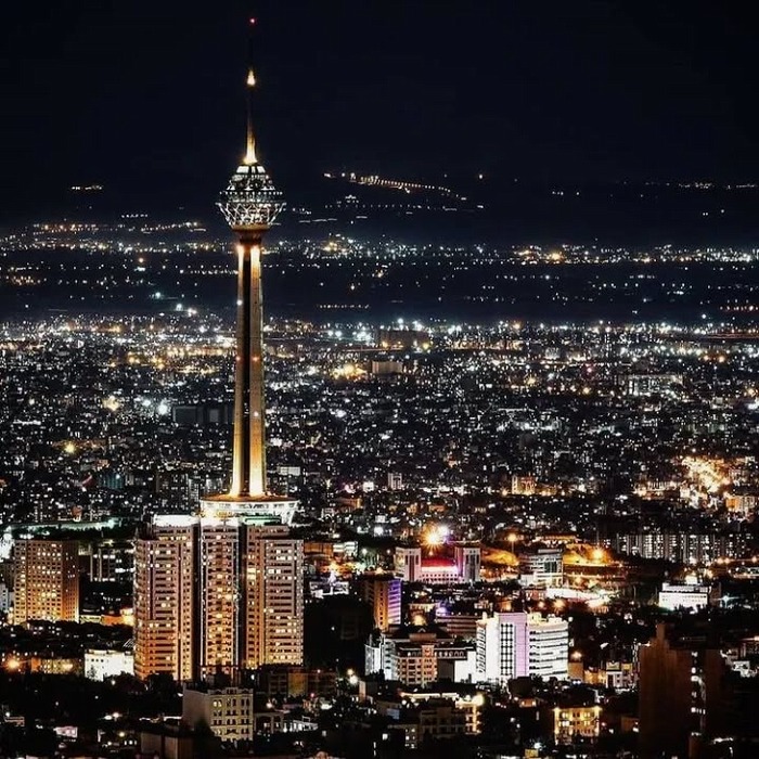 عکس-برج-میلاد-از-نمای-دور-و-تهران-در-شب