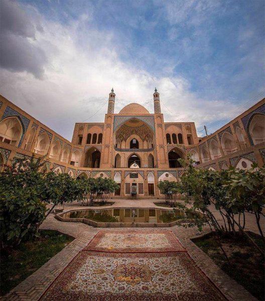 مسجد-آقا-بزرگ-یکی-از-باشکوه-ترین-مساجد-د-174715