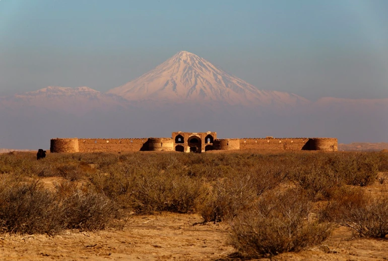 کاروانسرای-دیر-گچین1-Wikipedia