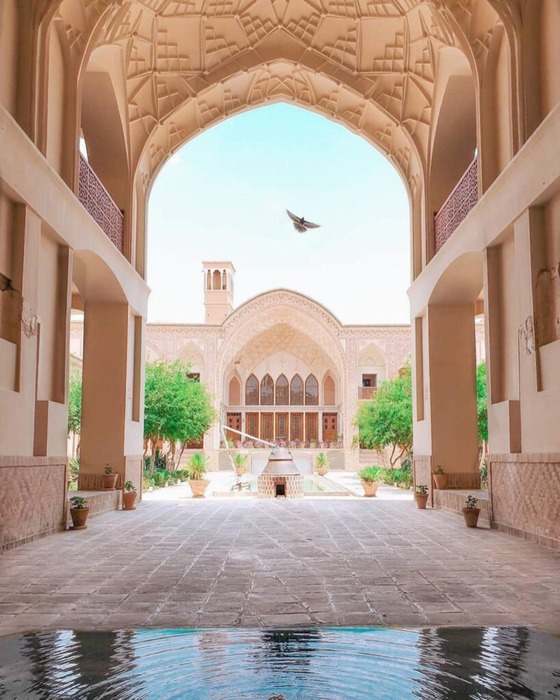 خانه-عامری-ها-یکی-از-تاریخی-ترین-خانه-های-بزرگ-کاشان-1-819x1024