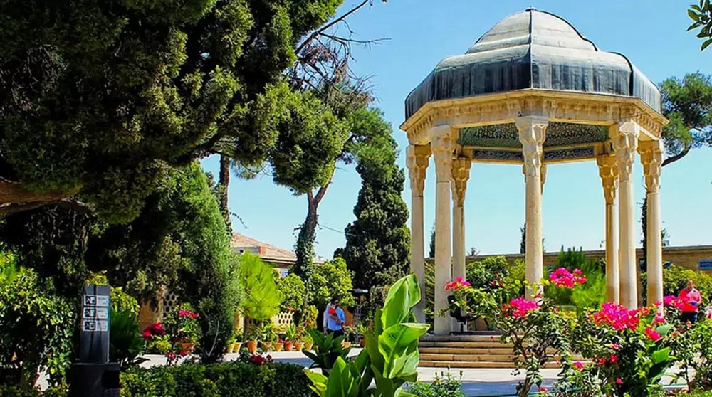 شیراز: معماریِ شعر، باغ و آستانگی
